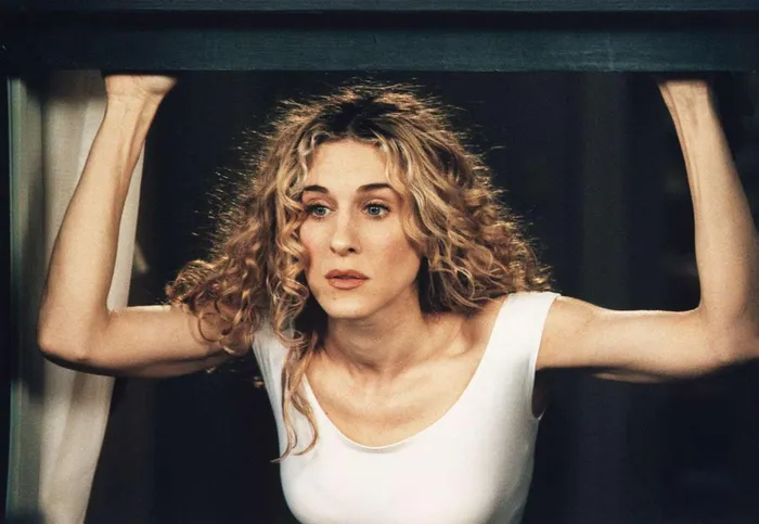 Nữ chính Carrie Bradshaw do nữ diễn viên Sarah Jessica Parker lấy nguyên mẫu từ tác giả của cuốn sách Sex And The City